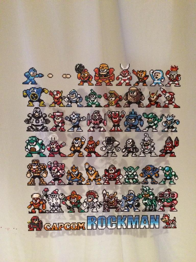 じぇにはら 網戸ット ロックマンが出来るまで 地道な作業をひたすら行う事により少しづつ色が乗ってきました 寒過ぎた為途中から室内で作業しました 冬の網戸ットは推奨出来ませんw 網戸ット Http T Co Abbk3mi5wx