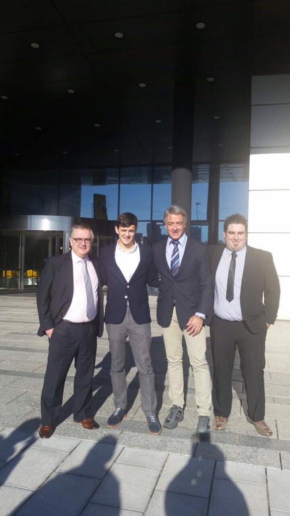 keproti46's tweet photo. Ya estamos en la sede de Renault en Madrid preparado para recoger el premio de campeón junior. http://t.co/ZcNFJiMn4p