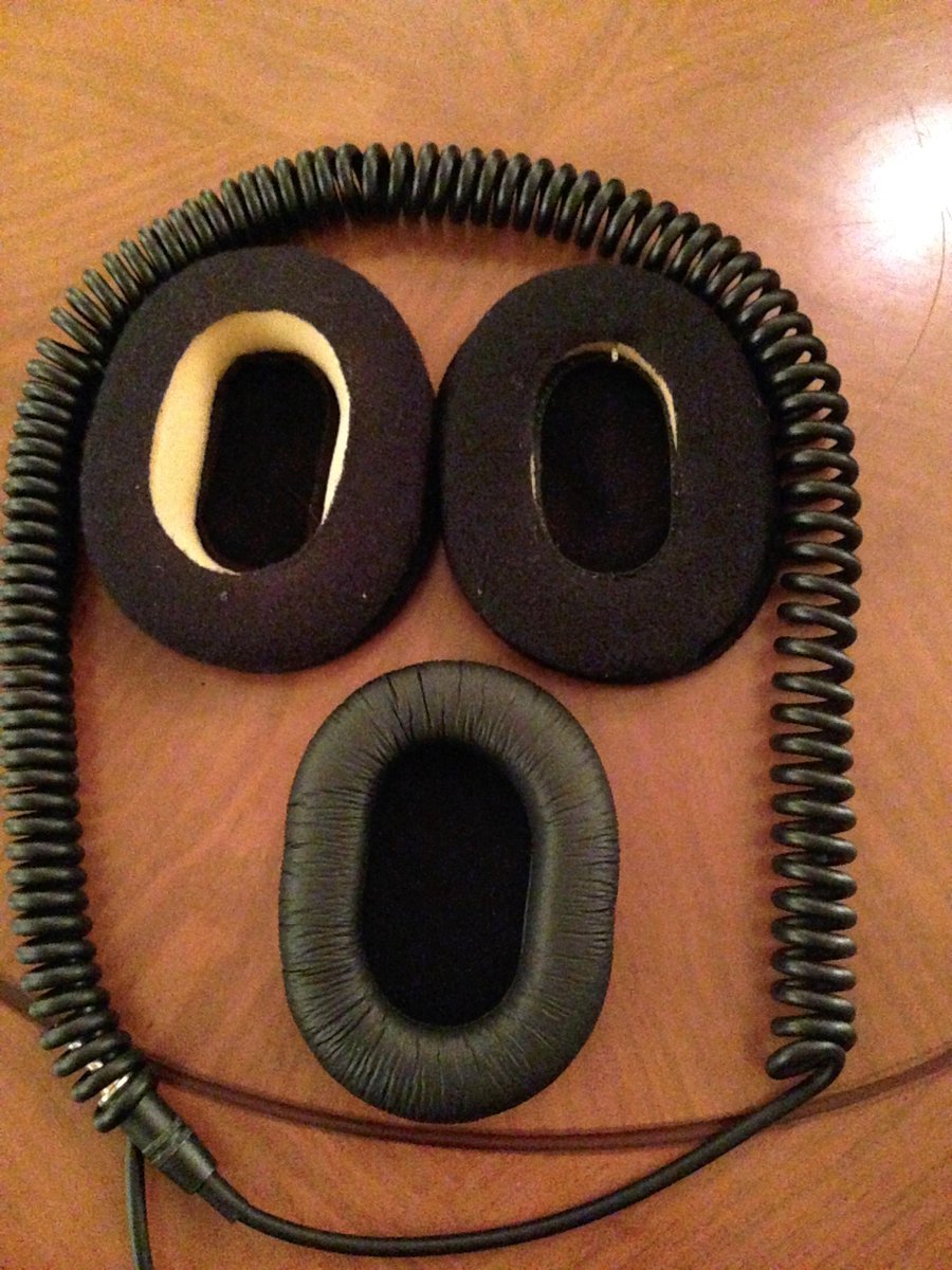 Companion_Music's tweet photo. today, replace the monitor head phone PAD-!!  lol#sony #MDR-7506 http://t.co/VYxJGqObyD