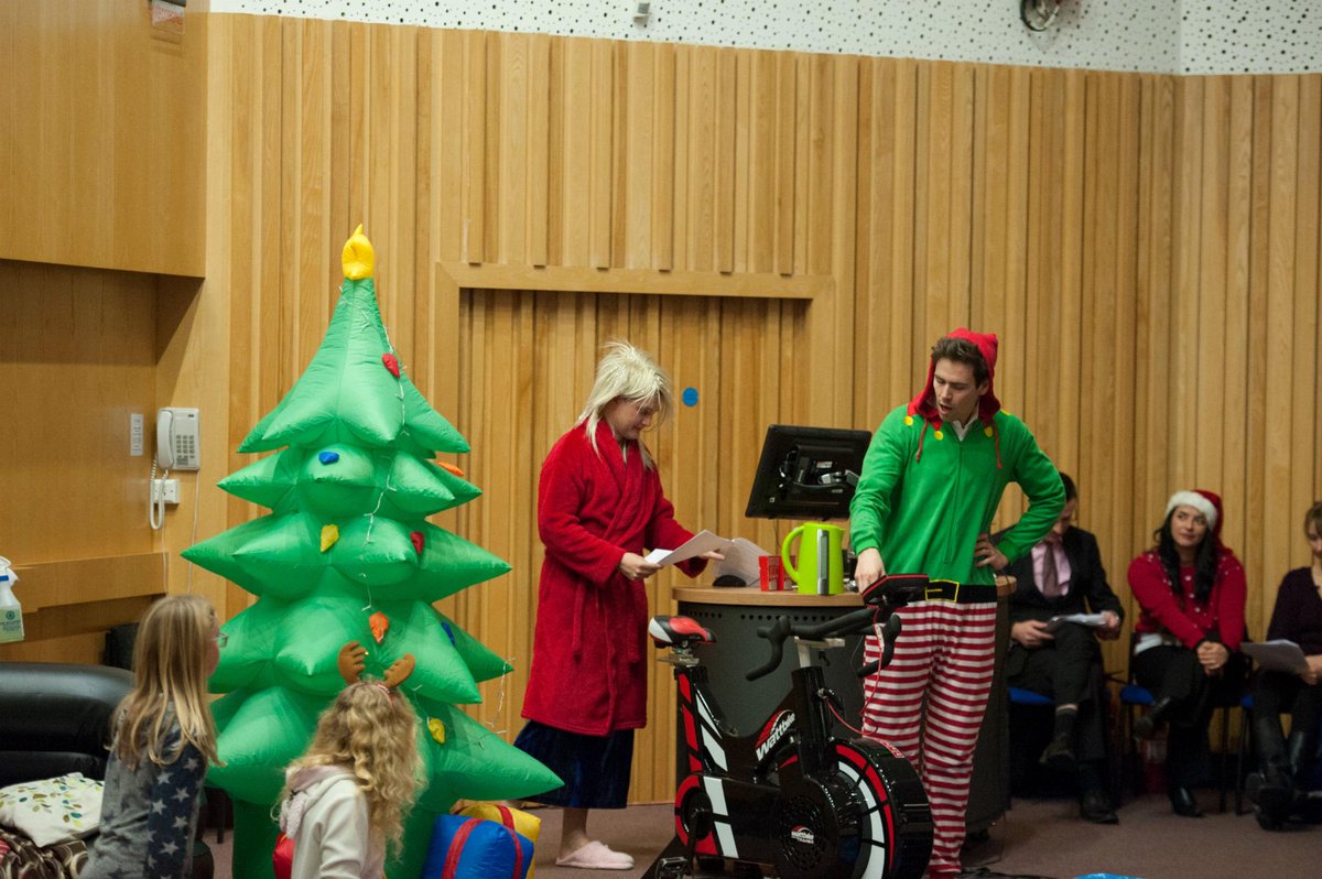 UniofNottingham's tweet image. Can you explain what&apos;s happening here @UoNEngineering ? #ChristmasLecture