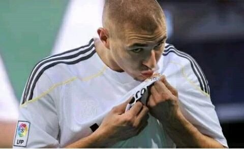 Happy birthday Karim Benzema :" 