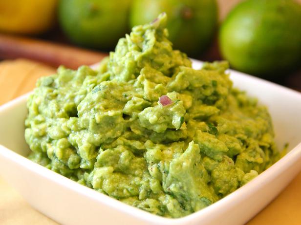 planetajoy's tweet photo. ¿Querés que tu #guacamole te salga más cremoso? Agregale un hilo de aceite de oliva #TipJoy http://t.co/UgJFEQ3YVM