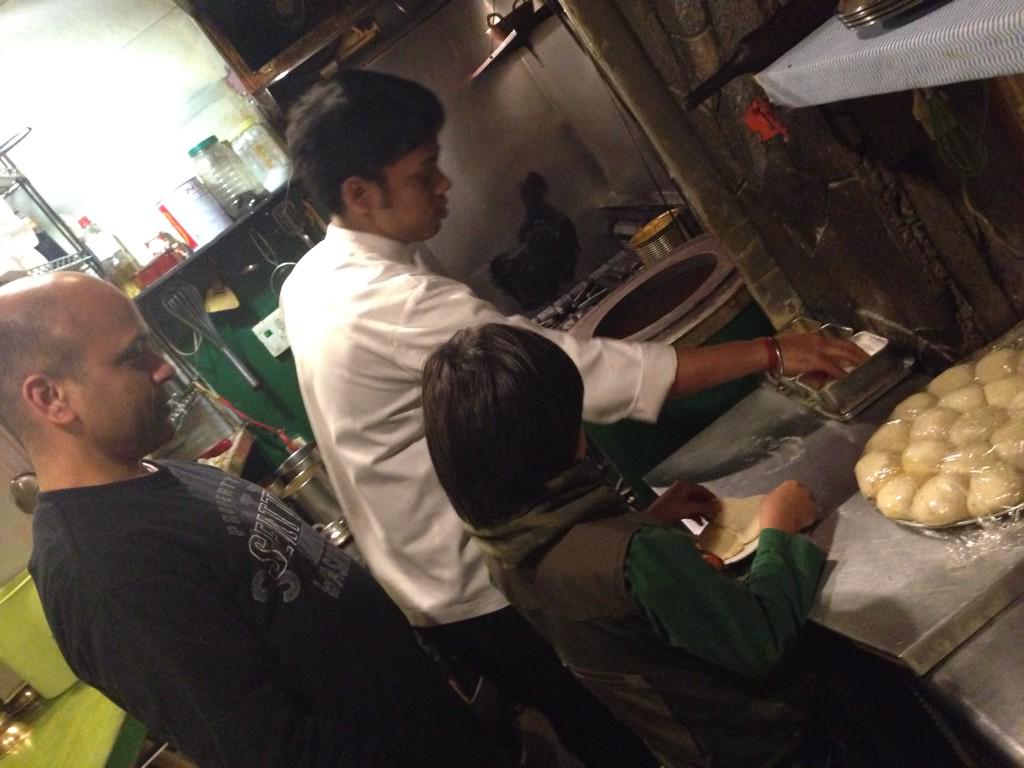 sparkle_twit's tweet photo. 12月23日スパークルのインドでXmas
クッキングはセイワクさんとビリアーニと変わったナンを焼きま〜す！
カレーまみれになりたくない参加者の良い子はエプロンをご持参くださ〜い。 http://t.co/Trw3ITQ1V9