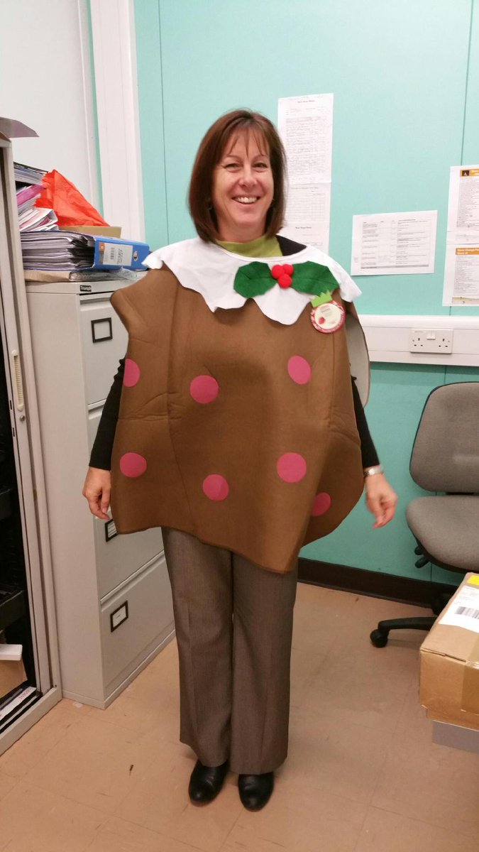 michell_hill's tweet photo. Having a pudding good time @tiverton5138 @andy_mann1 @Emmamoys @SarahLawls @S99MOS http://t.co/1IvmvgCYqE