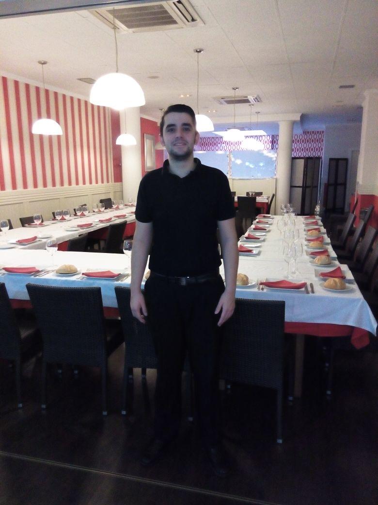 EleniusM's tweet photo. Terminado el primer cuatrimestre, toca trabajar !! #Vamos #RestauranteCandido  #ATope #GraciasAtodos #FelizNavidad http://t.co/AGT9qwjJEN