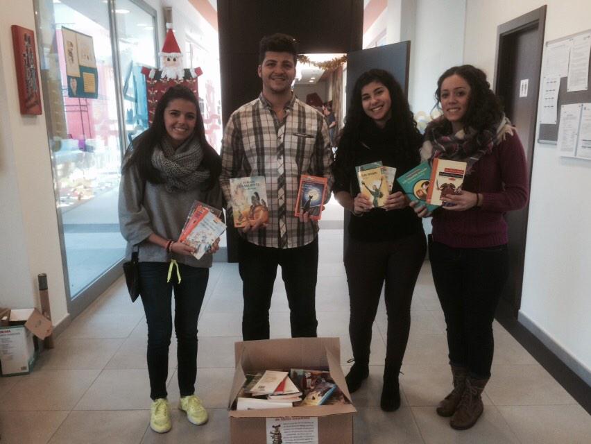 CasaRonaldMLG's tweet photo. Muchísimas gracias a @CulturaNomada por la donación de libros infantiles para los niños de la Casa. http://t.co/qdXzU7Gwck