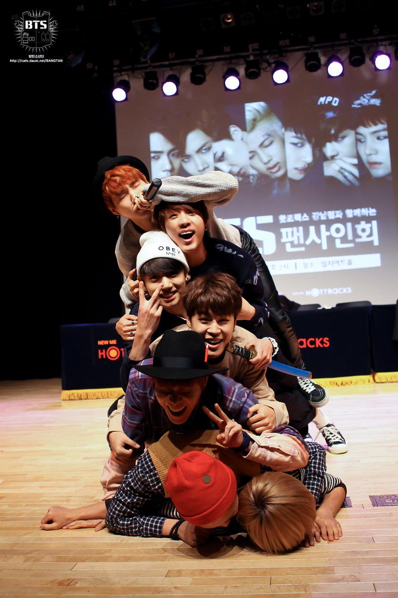 #방탄소년단 DARK &amp; WILD 앙코르 팬사인회! 미션 클리어!
더 많은 사진은 공식팬카페에서 만나보실 수 있습니다:D
cafe.daum.net/BANGTAN/jbaP/1…
