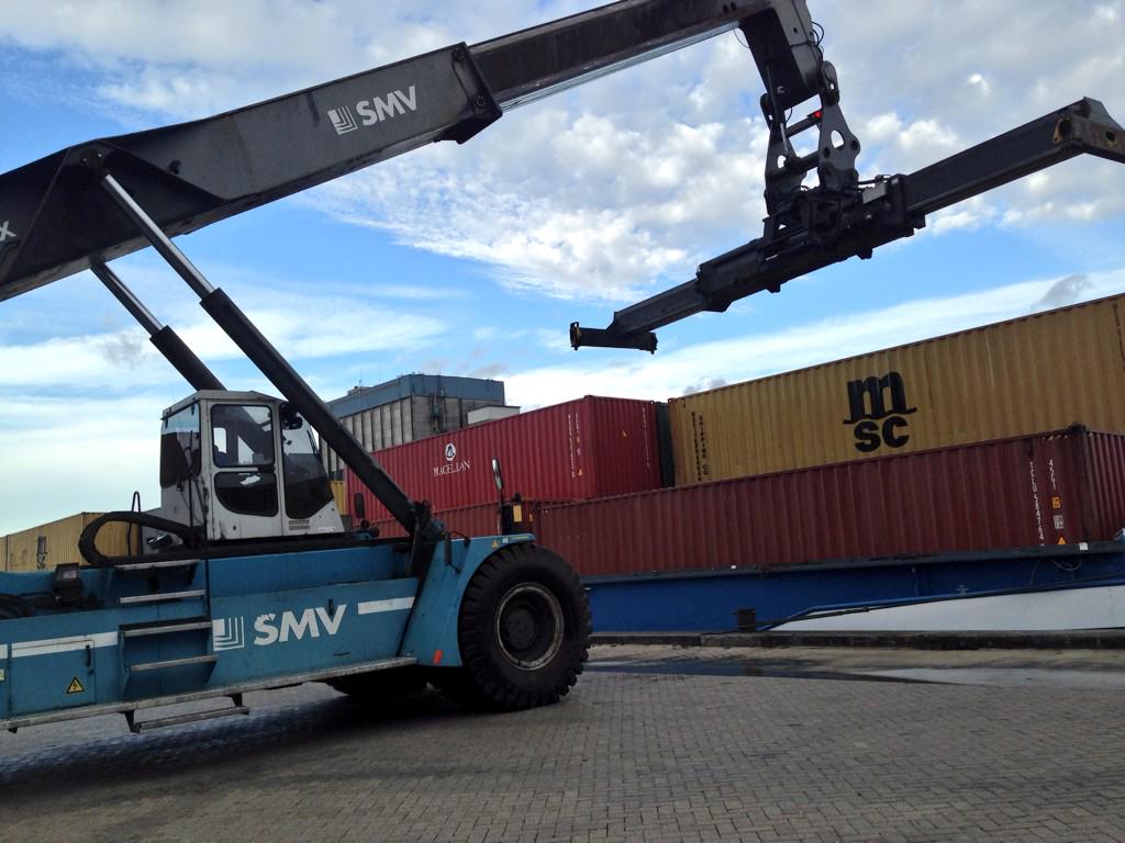 Inland Terminal Veghel verwelkomt eerste Vaarklasse IV schip #veghel 95 meter lengte en 45 containers!