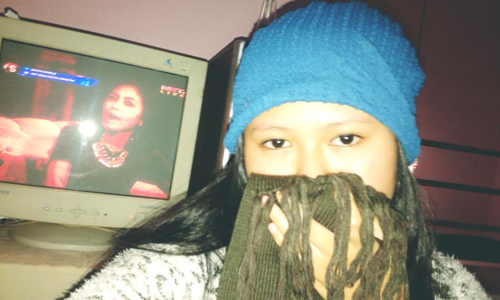 Nazmintmr's tweet photo. Dingin2 gini dipake semua,tapi setelah nonton @Ini_Talkshow jadi hangat kembali.Clue S😆 @netmediatama #NETMILIUNER_3 http://t.co/pRtyXqaLb1