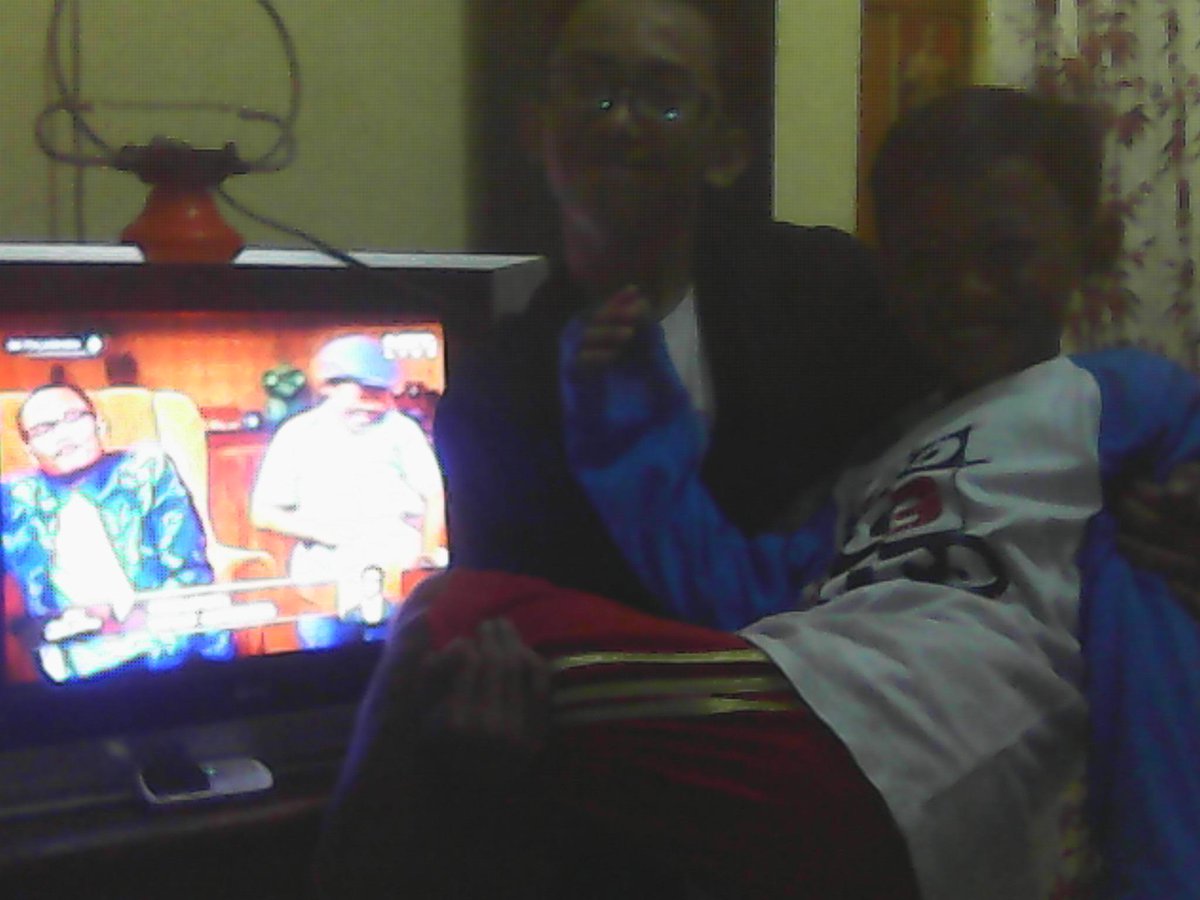 riski_rivaldi's tweet photo. @netmediatama @Ini_Talkshow #IniTalkshowNETkangen ke16 ni mudah2'an gak gendong ade lagi kita gendong smartphone :) http://t.co/UmnPyF8Y40