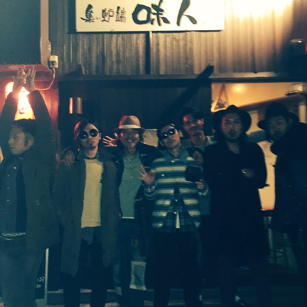 shinkichi0321's tweet photo. 素敵な食事会、記念撮影をしている間
明後日の方向を向いて根のシンポーズをしていたよ。 http://t.co/Im9xaOxasw