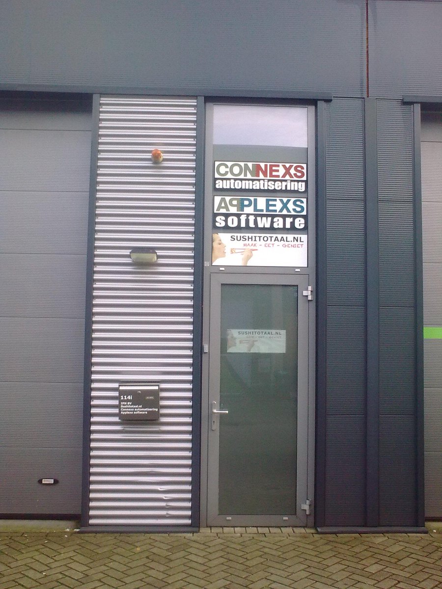 Vandaag de #belettering op pand bij <a href="/sushitotaalnl/">Sushitotaal.nl</a> <a href="/ApplexsNL/">applexs software</a> en <a href="/ConnexsNL/">Connexs / Xander Sas</a> geplakt