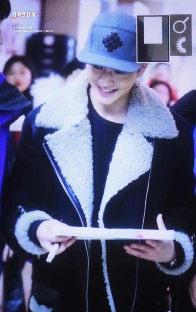 onbom8991's tweet photo. 141219 After "Snow is on the Sea" VIP Movie Premiere #ONEW #온유 #진기 (´༎ຶД༎ຶ`)(´༎ຶД༎ຶ`)(´༎ຶД༎ຶ`)(´༎ຶД༎ຶ`)(´༎ຶД༎ຶ`) http://t.co/OYCjoqdNLU