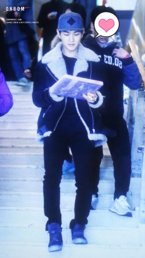 onbom8991's tweet photo. 141219 After "Snow is on the Sea" VIP Movie Premiere #ONEW #온유 #진기 (´༎ຶД༎ຶ`)(´༎ຶД༎ຶ`)(´༎ຶД༎ຶ`)(´༎ຶД༎ຶ`)(´༎ຶД༎ຶ`) http://t.co/OYCjoqdNLU