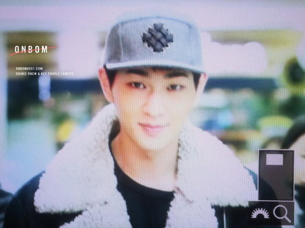 onbom8991's tweet photo. 141219 After "Snow is on the Sea" VIP Movie Premiere #ONEW #온유 #진기 I've got over my cold now ＿ﾉ乙(､ﾝ､)＿ http://t.co/i2YdPoe2yn