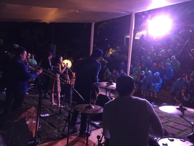 moccaofficial's tweet photo. Malam ini Mocca membawakan semua lagu baru Mocca #SecretShowMocca http://t.co/U6cOkkVcbn