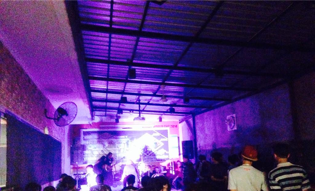 Hey joeeyyyy mari merapat segera di CCR Toddopuli 15 menit lagi kita on stage di indie music night