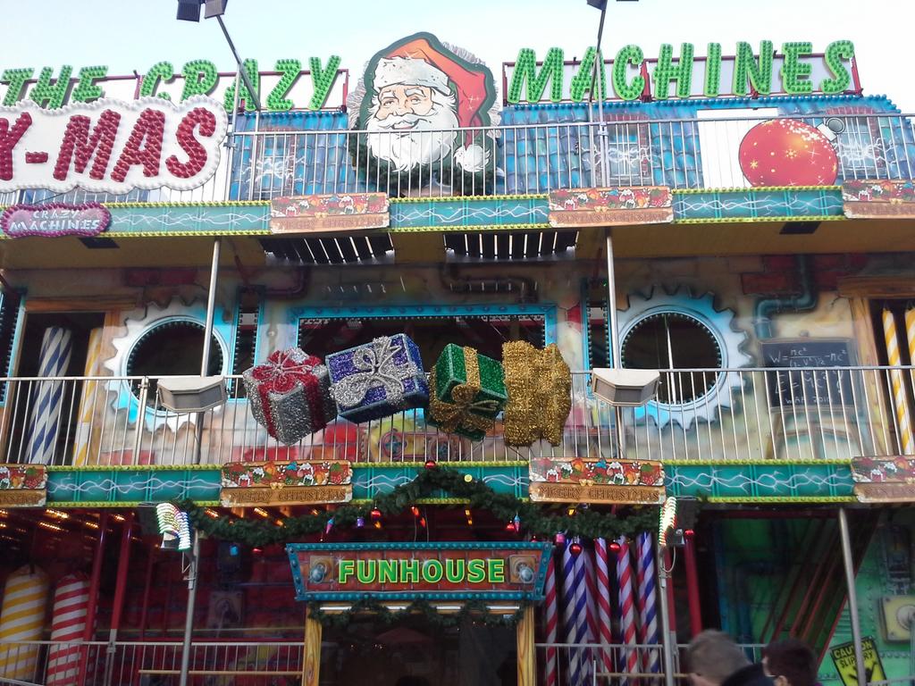 Henriette_Maas's tweet photo. En toen stond ik opeens heel lang op @KerststadAssen plein! #zoon heeft fun! http://t.co/vTOUgNfOeA