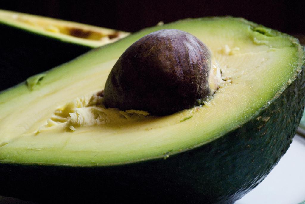 ComfortLifeUSA's tweet photo. How to Make an Avocado Face Mask: 
 http://t.co/uOWigA85iW 

#skincare #tips http://t.co/IHAO0lVElJ