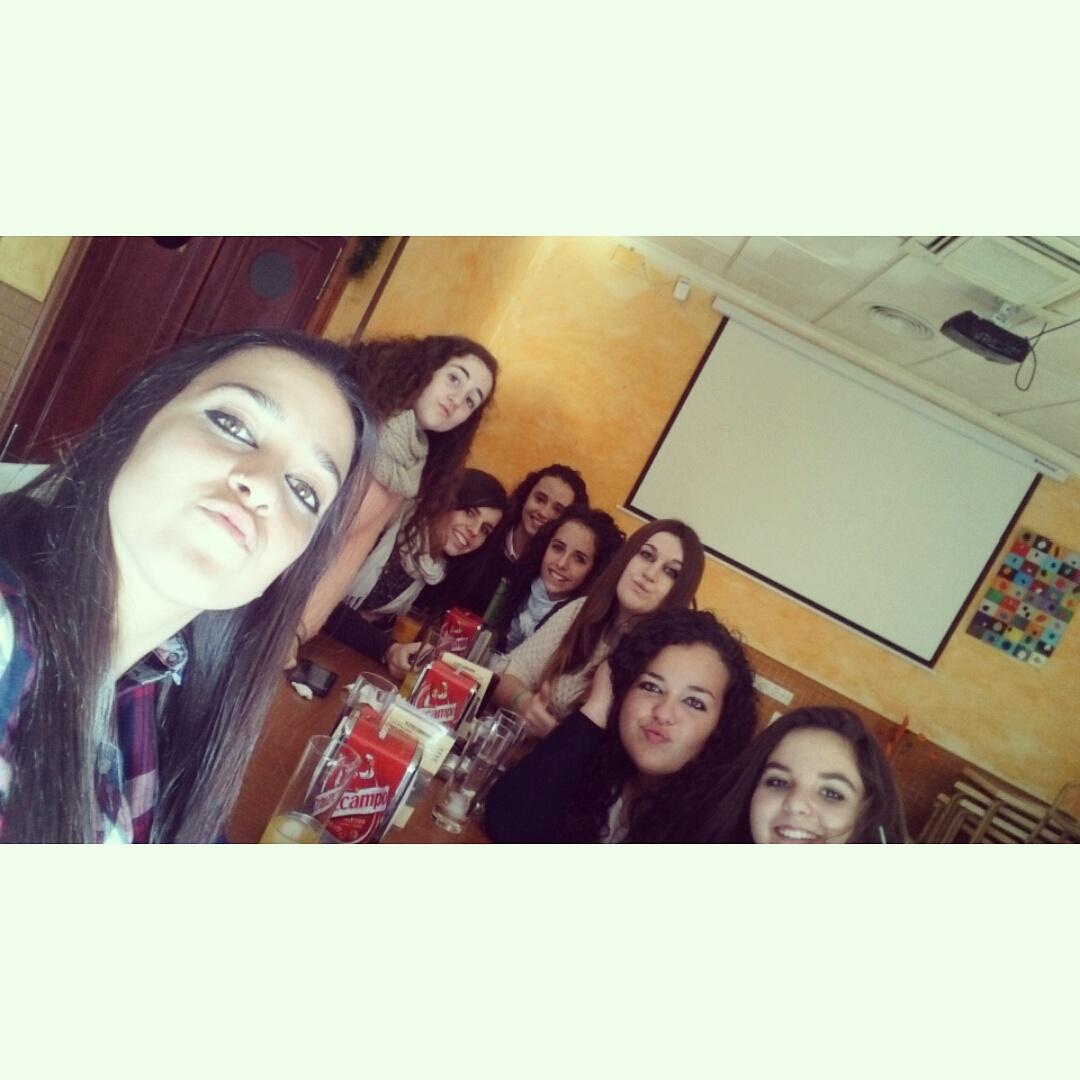 LuuDy_98's tweet photo. Comida navideňa con las niňas guapaaas ❤🍷🍸🍹 http://t.co/fenL3cmlMI
