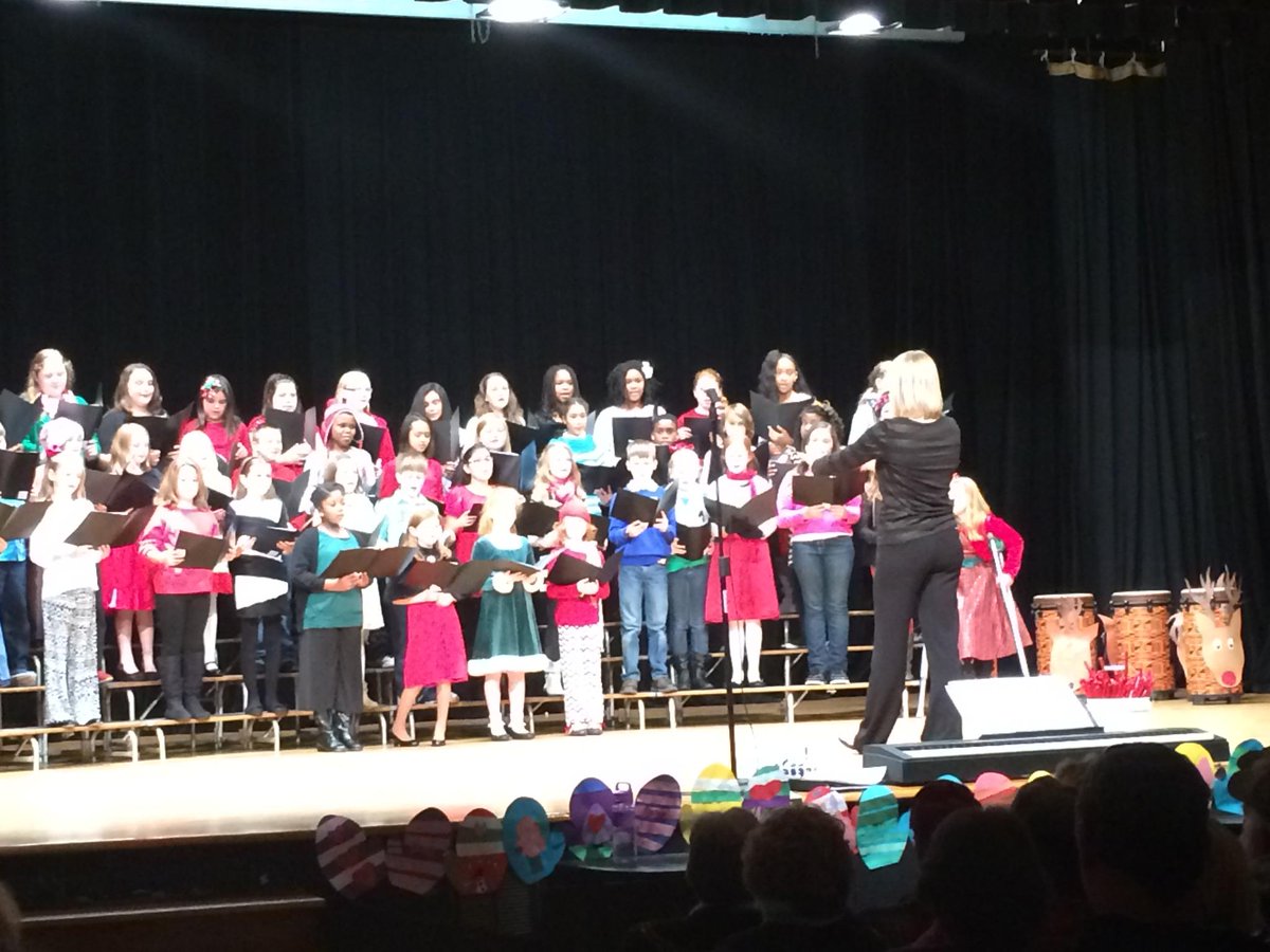 CrestviewElemen's tweet photo. Wonderful chorus program last week.  Here are the photos. http://t.co/ujYCS120dK
