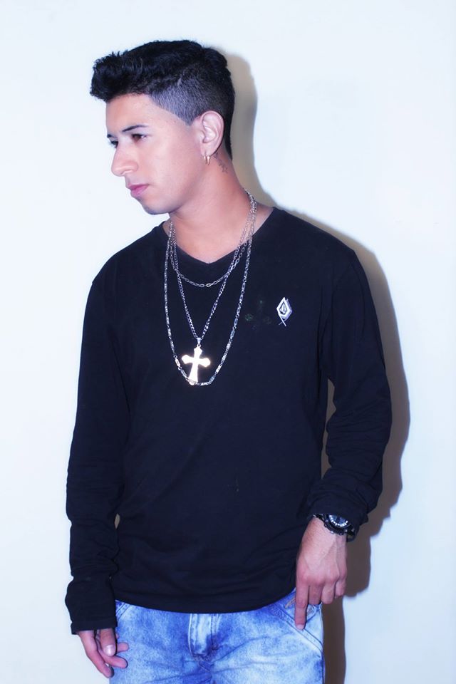 MARCY LA MELODIA 

Edad : 21 años
Nombres verdaderos : Sebastian Rivasplata Durand 
Facebook: facebook.com/sebastian.riva…