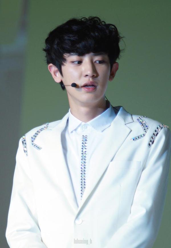 happyeols's tweet photo. i'll wipe your sweat for you http://t.co/fAFT6FqS74