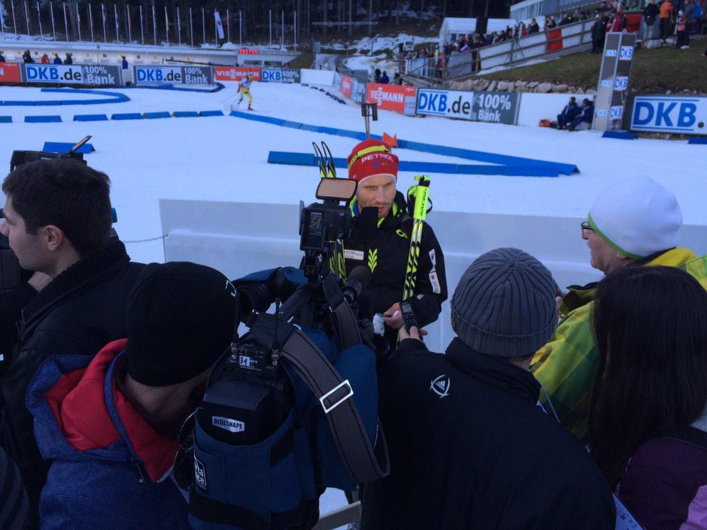 EllerKarl's tweet photo. Lot's of local media asking from Klemen Bauer. #BiatlonPokljuka #biathlonworld #YRR http://t.co/lPBTtBlO6j