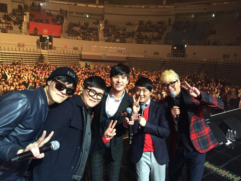major9_official's tweet photo. 모두들 잘 돌아가셨나요? 돌아가시는 길 눈이 내려 걱정이내요! 모두들 조심히 안전귀가 하세요:) #바이브 #포맨 #발라드림 #콘서트인증 http://t.co/nOhKzLhekP