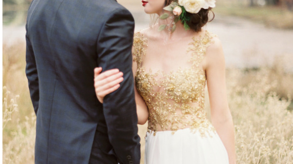 Gold #weddingdressgiveaway! stylemepretty.com/little-black-b… <a href="/BrandiSmyth/">Brandi Smyth</a>