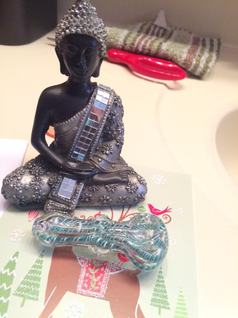 wickedjuliee's tweet photo. THANK YOU @WhatSheSees for my #anonsecretsanta gifts! They're BEAUTIFUL! 😱😍🙌🎅🎁✨ @CannaQueen420 http://t.co/vmzuDy5Zeb