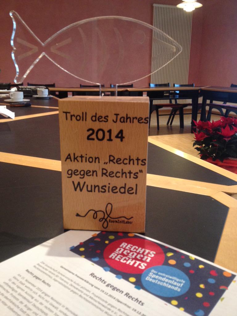 exitdeutschland's tweet photo. @trollcon Danke für die Auszeichnung! @MartinSonneborn Sorry, es war uns eine Ehre gehen Sie anzutreten http://t.co/6lkmdRIUsZ