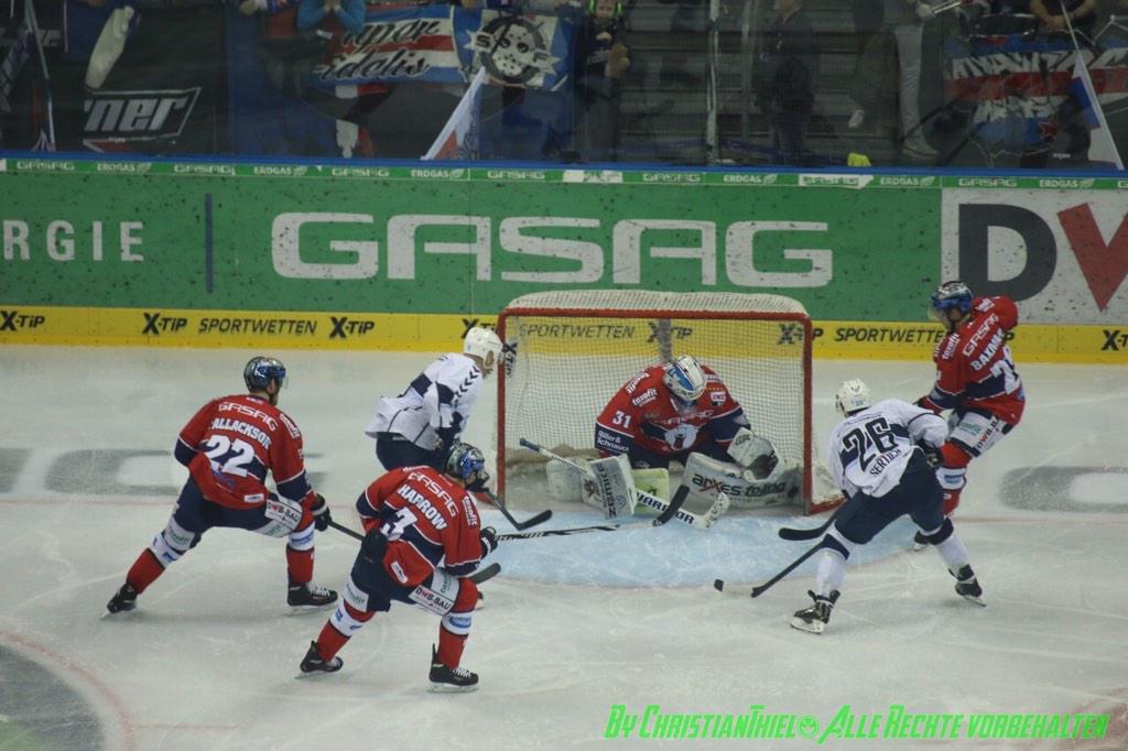 AlexBerthold83's tweet image. Die DEL sollte Fielmann als Sponsor gewinnen. @HH_Freezers wurden bei den @Eisbaeren_B um ein Tor gebracht #del