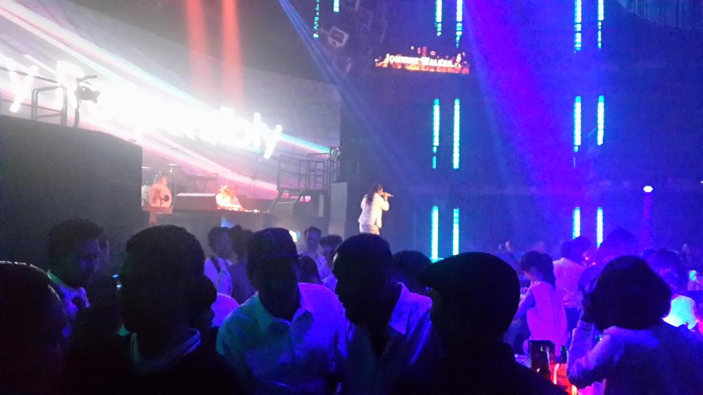 TRL_Jakarta's tweet photo. The crowd #PA2014 #ParanoiaAwards with @FiestaCondoms #FiestaParanoiaAwards2014 live from @ColosseumJKT http://t.co/vuOLyG2hlD