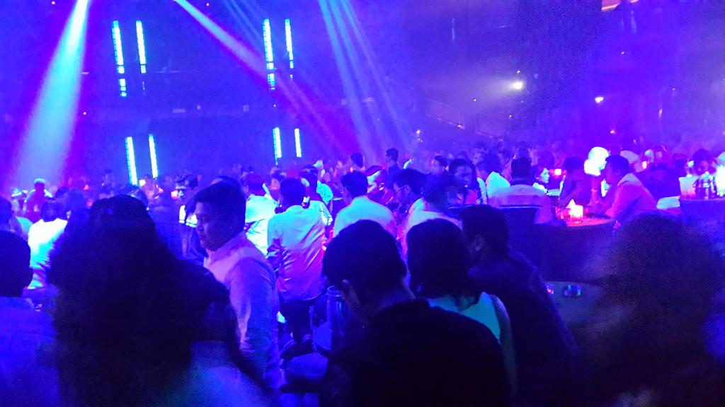 TRL_Jakarta's tweet photo. The crowd #PA2014 #ParanoiaAwards with @FiestaCondoms #FiestaParanoiaAwards2014 live from @ColosseumJKT http://t.co/vuOLyG2hlD