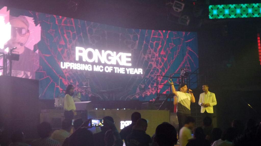 TRL_Jakarta's tweet photo. #PA2014 #ParanoiaAwards UPRISING MC OF THE YEAR: RONGKIE! Congrats! http://t.co/sIS0cqbLtT