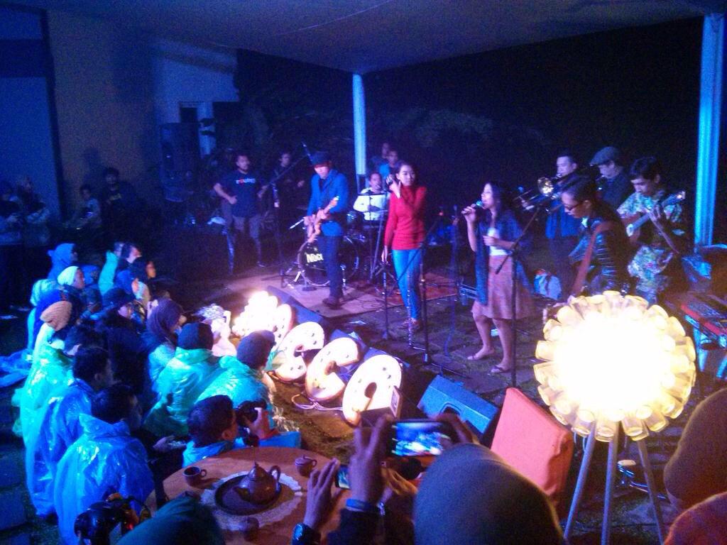 RT <a href="/FFWDRecords/">FFWD Records</a>: .<a href="/moccaofficial/">MOCCA</a> Resmi nyatakan Rilis album baru tahun depan #FFNEWS