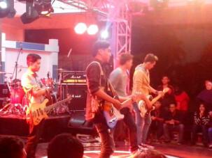 Kangen Band acara Indonesia Hormani TVRI Jumat 19 Desember 2014,New Single Hits "ADA ADA AJA" Jam 21.00 WIB...