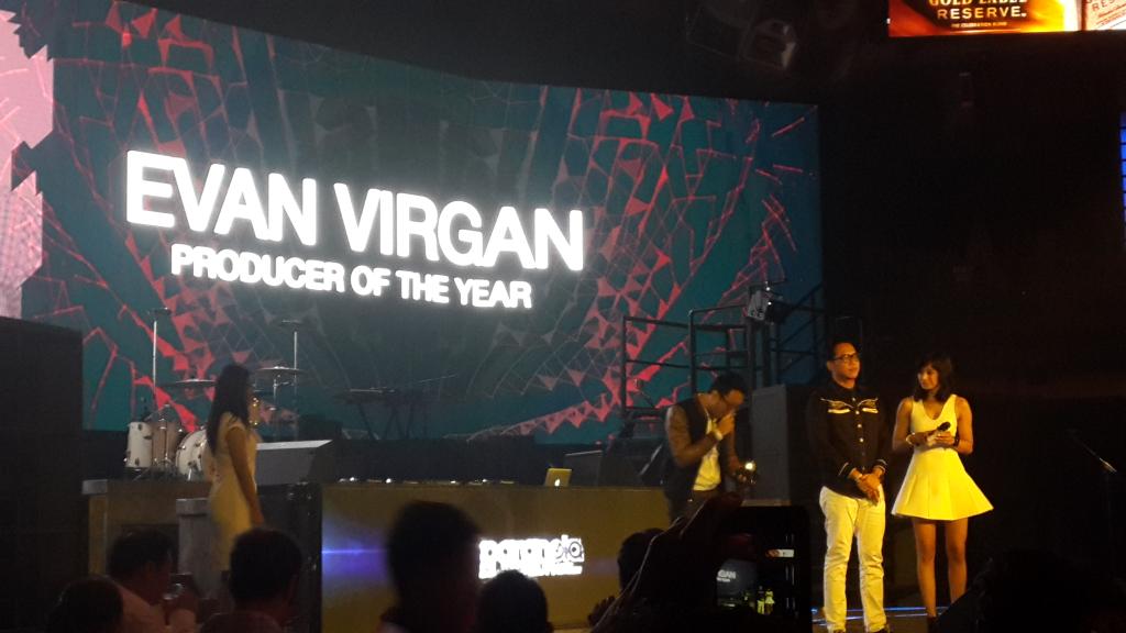 TRL_Jakarta's tweet photo. #PA2014 #ParanoiaAwards PRODUCER OF THE YEAR: EVAN VIRGAN! Congrats! http://t.co/yFjyjzwgTS