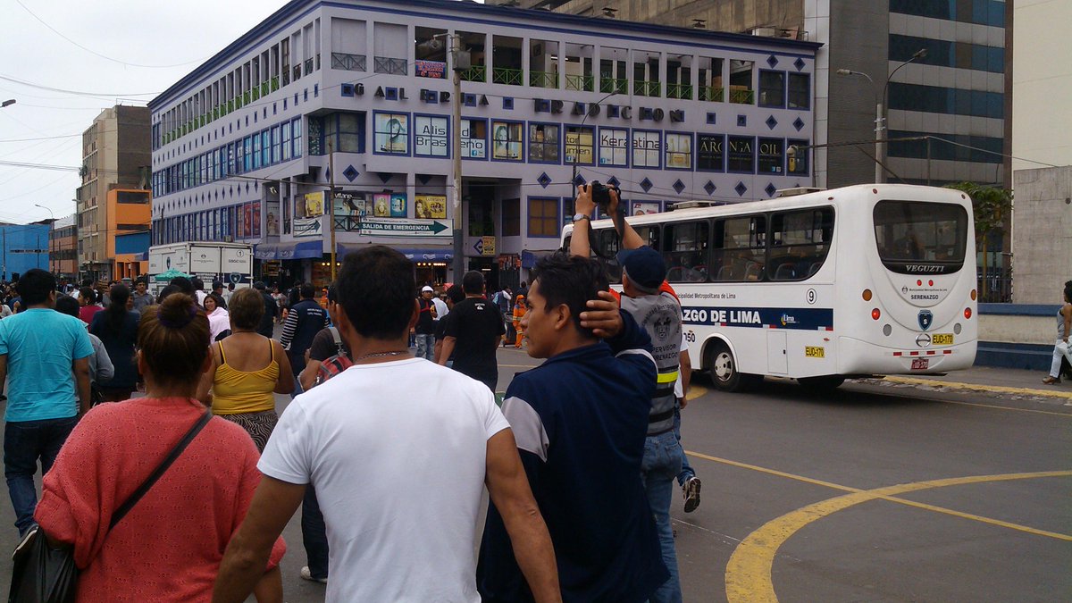 LimaSegura2017's tweet image. #Atención personal de @MunLimaSegura patrulla Mercado Central #NavidadSinRiesgo
