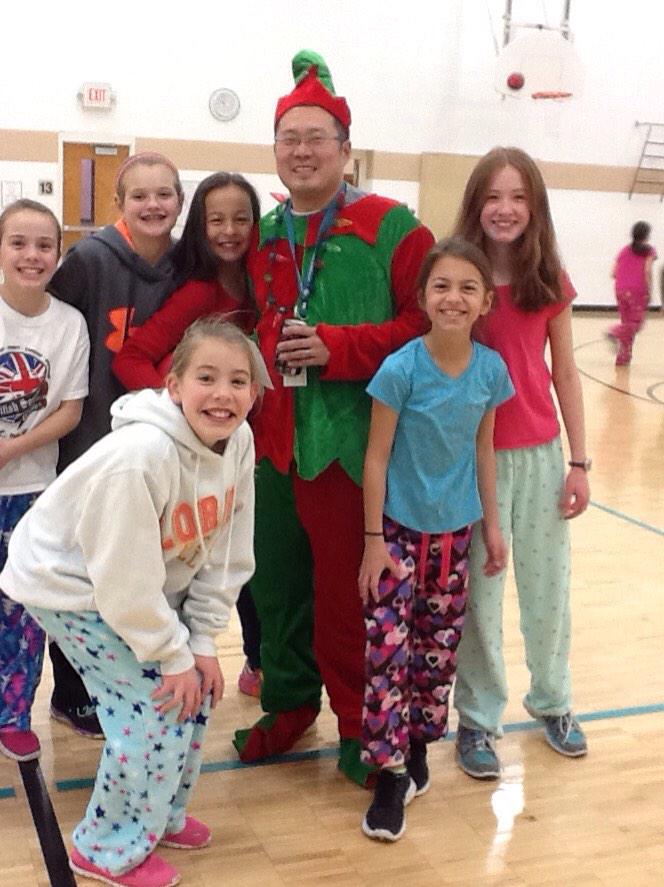 Look who came to visit PE. <a href="/JesElementary/">JESElementary</a> <a href="/MrLarsonJES/">Mike Larson</a>