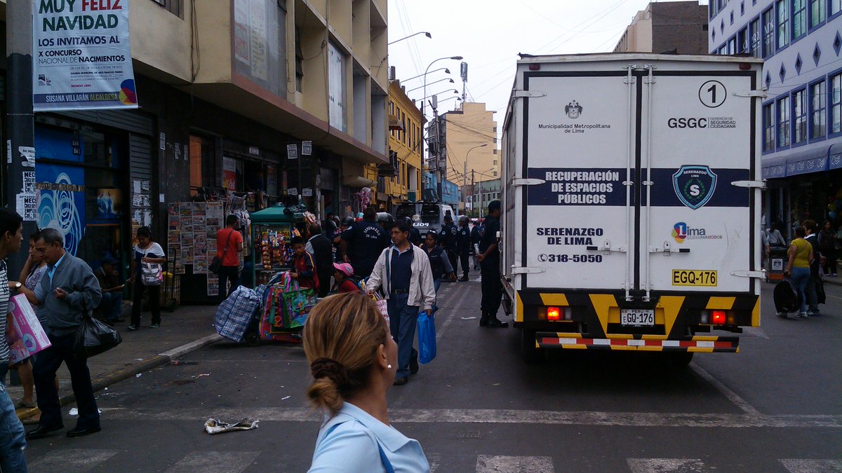 LimaSegura2017's tweet image. #NavidadSinRiesgo liberación de espacios en el Jr. Ayacucho cuadra 7 por parte de @MunLimaSegura