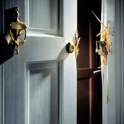 14 Ways to Prevent Holiday Season Break-Ins >> thisoldhouse.com/toh/photos/0,,… #holidays #christmas