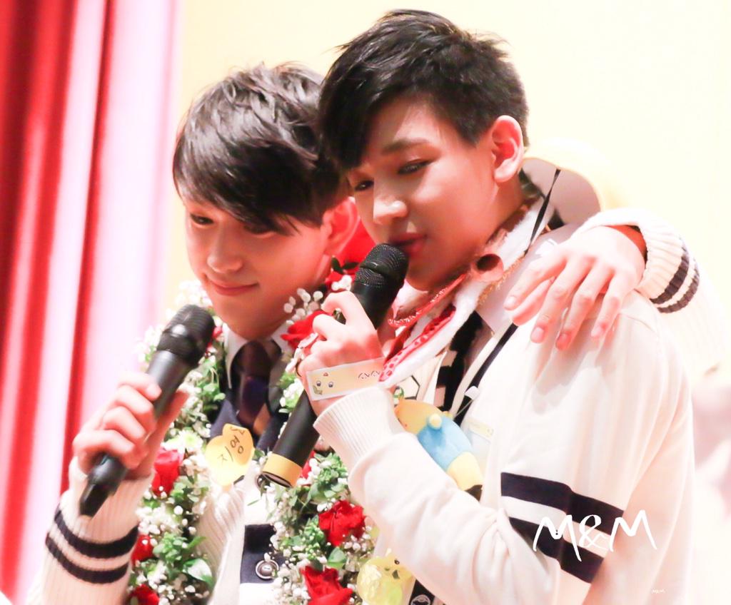 B5OvgfpCYAIAiBa.jpg:large