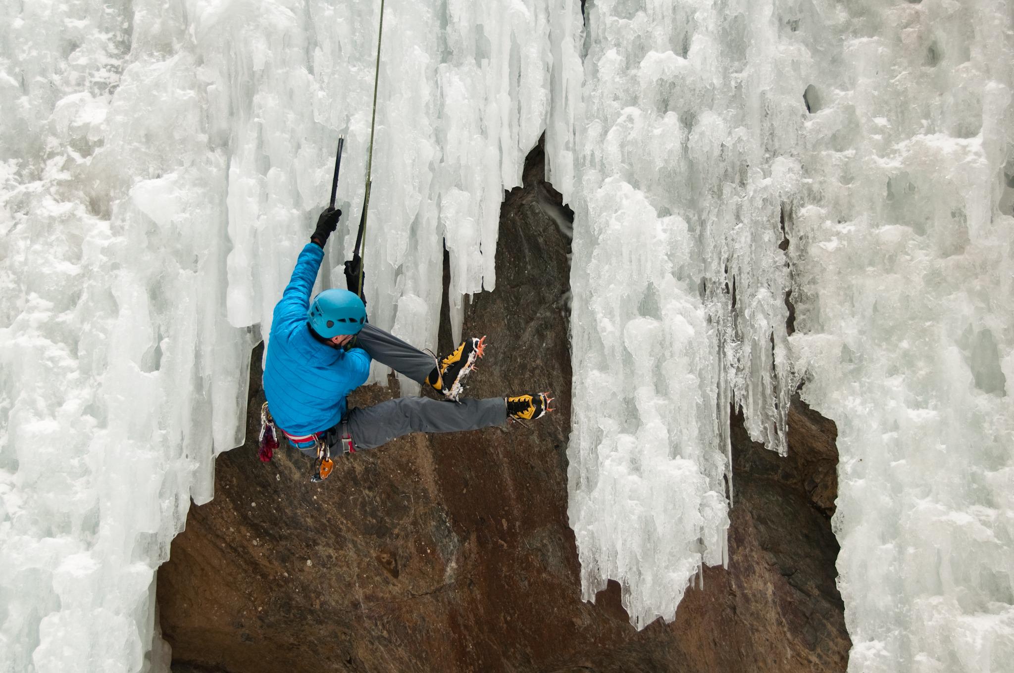 Momentum Climbing on Twitter "Carl Dec demos a figure 4 at the first