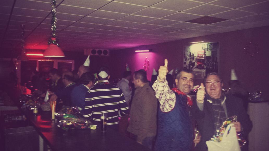 PubElPasoFdC's tweet photo. Pub el Paso os desea Felices Fiestas!! Come on!!! http://t.co/M1QMYU5UpL