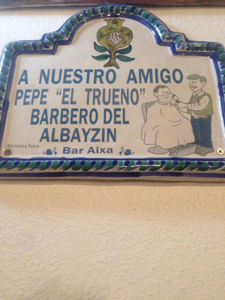 AixaGranada's tweet photo. Esto es un homenaje a un amigo de la casa PEPE EL TRUENO BARBERO DEL BARRIO http://t.co/Wp8Z83ec1i