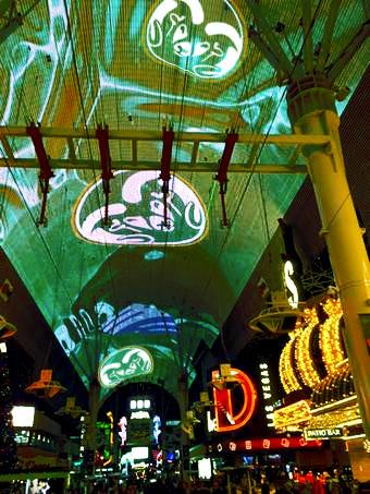 ColoradoStateU's tweet photo. We own Fremont Street.

#CSURams #LasVegasBowl #VivaRams http://t.co/VvJmZZlMuR