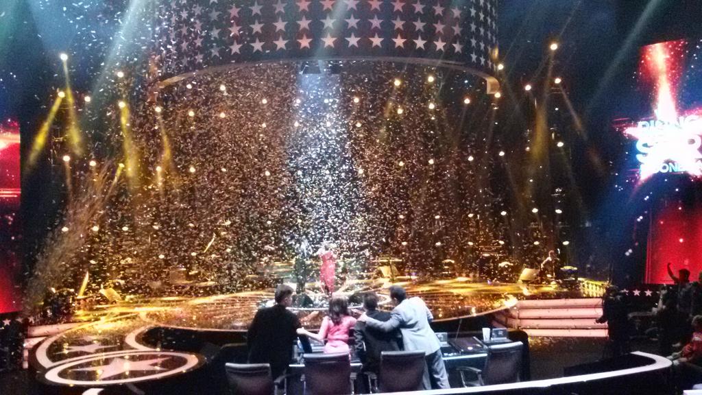 RisingStar_INA's tweet photo. #IndahNevertari ;D kamulah Juara #RisingStarINA yang pertama!! Selamat!! http://t.co/xVC4YLRnQH