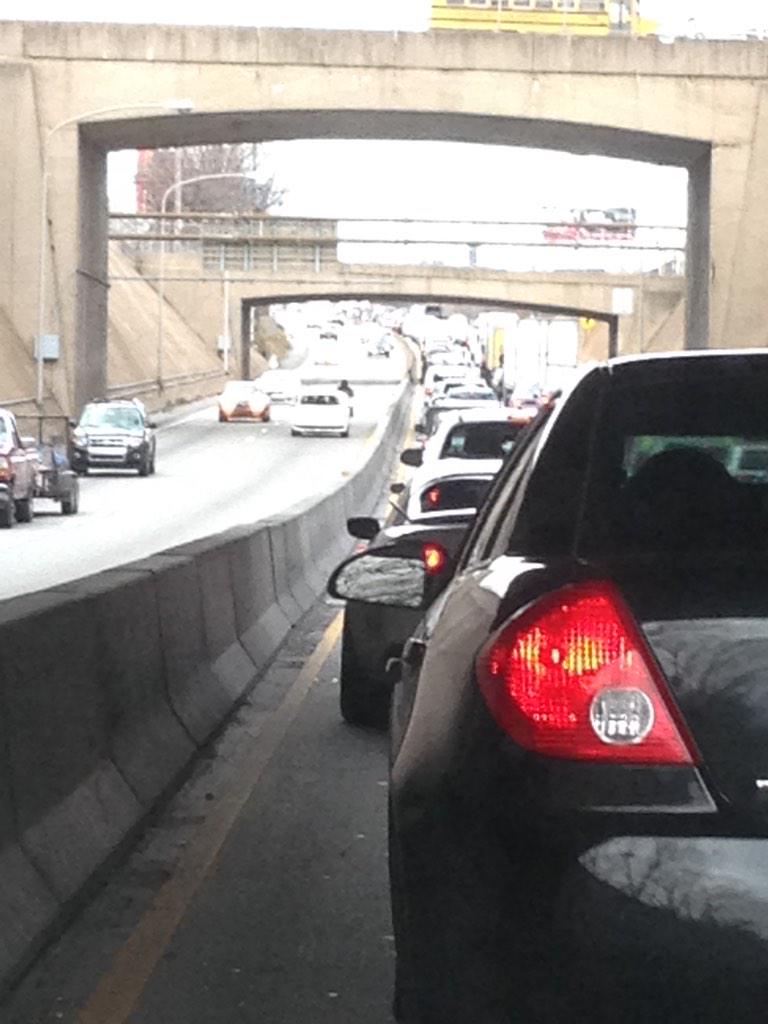 aho_215's tweet photo. Bumper to bumper traffic, "oh let me cut in front if you to go faster" http://t.co/1iNFXQPqTC